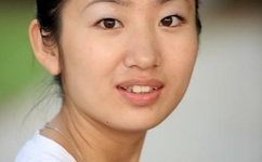 在逃生游戏里挨C